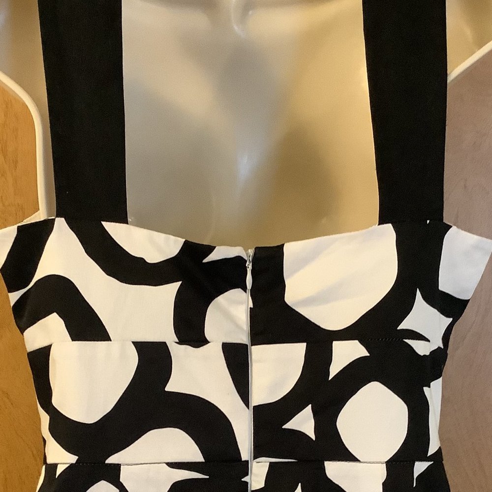 EUC London Times Black & White Sleeveless Dress Size: 6 - Picture 4 of 6